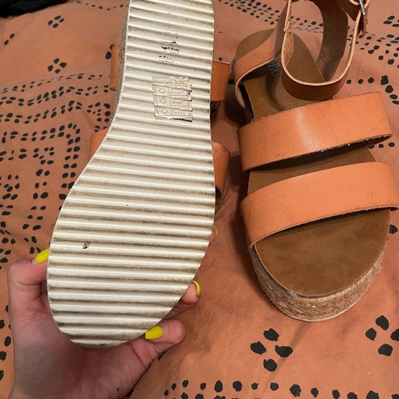 Platform Sandals - Picture 3 of 3